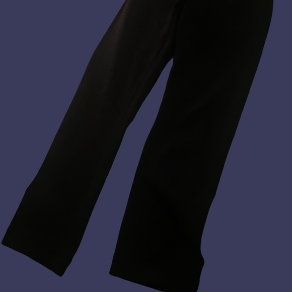 Lululemon size 4 like new - Picture 2 of 3